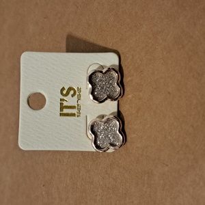 Gold soft floral stud earrings